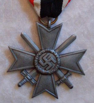 Datei:KVK II. Klasse mit Schwertern.jpg