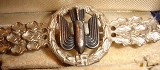 Datei:Frontflugspange für Kampfflieger.jpg